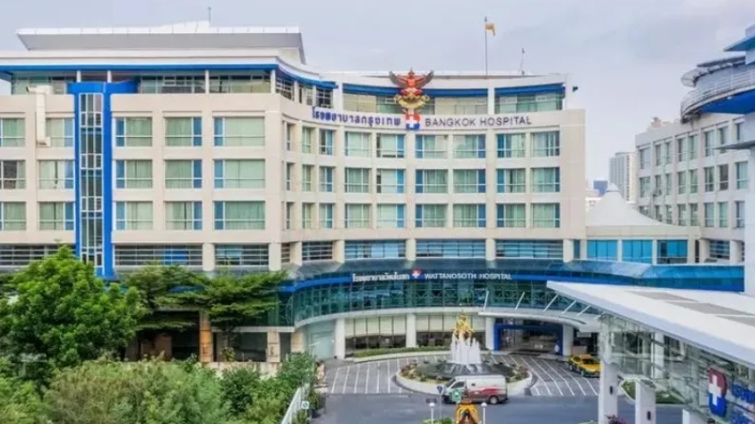 星闻 | 43岁女港星，放弃豪门、认爱小10岁弟弟，她的底气原来是它(图1)